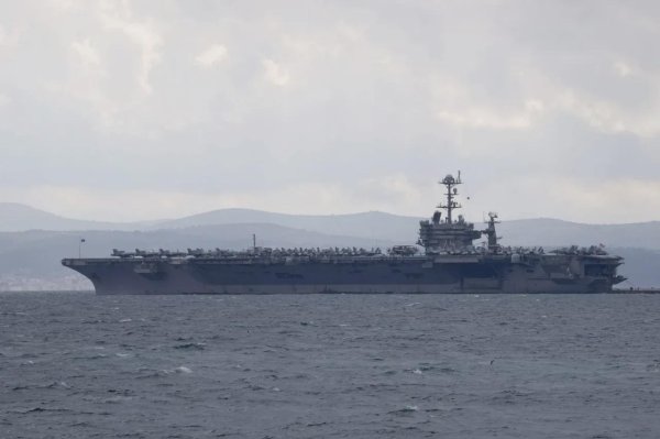 万店优配 美航母狂轰索马里，“杜鲁门”号发动史无前例空袭
