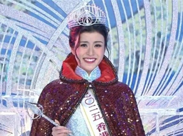 策略红 2025香港小姐冠军：身高160女博士，背景不一般？去年冠军没戏拍